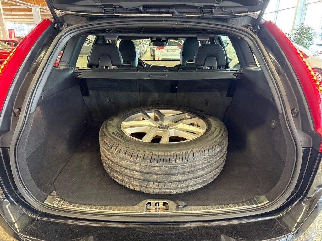 Volvo XC60 2017 Musta