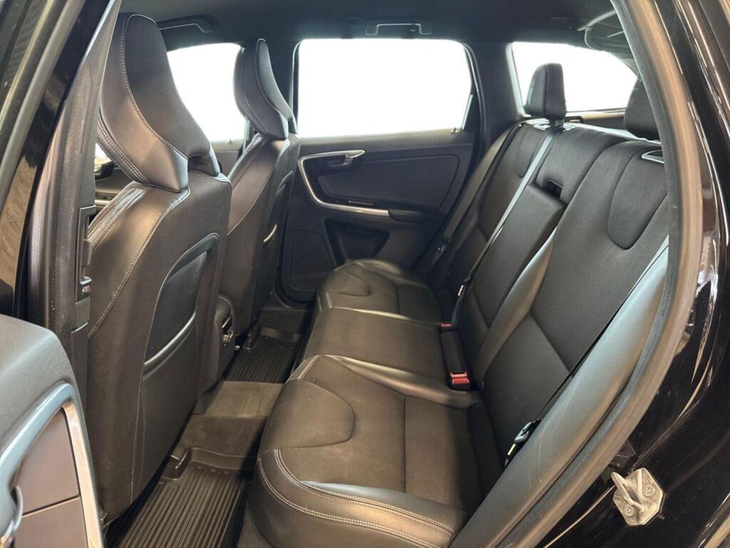 Volvo XC60 2017 Musta