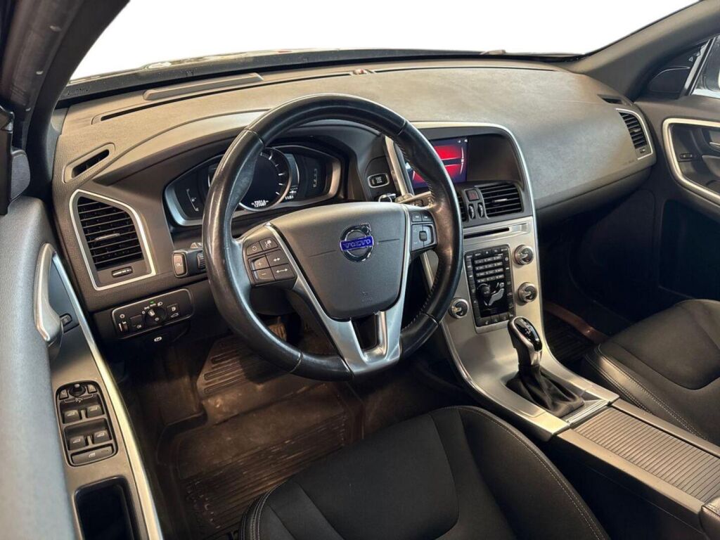 Volvo XC60 2017 Musta