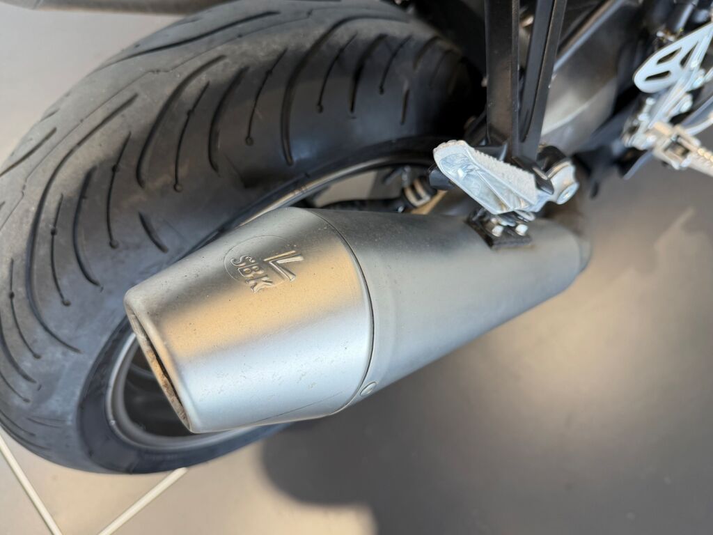Suzuki GSX-R 2011 Musta
