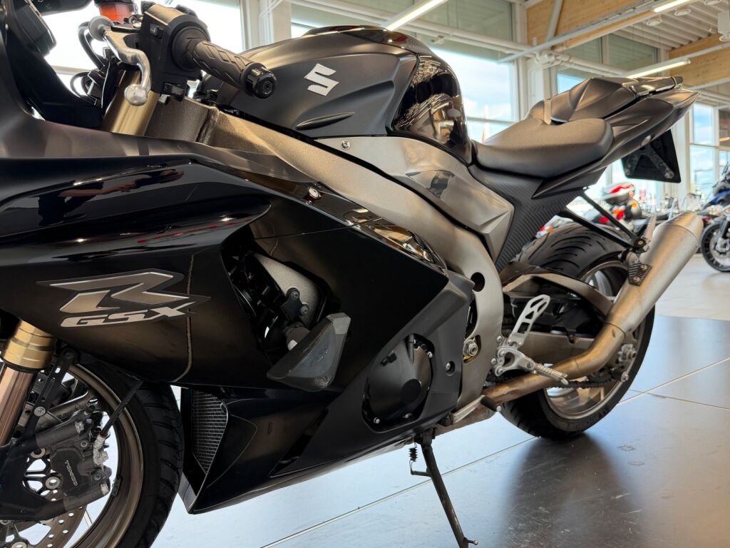 Suzuki GSX-R 2011 Musta
