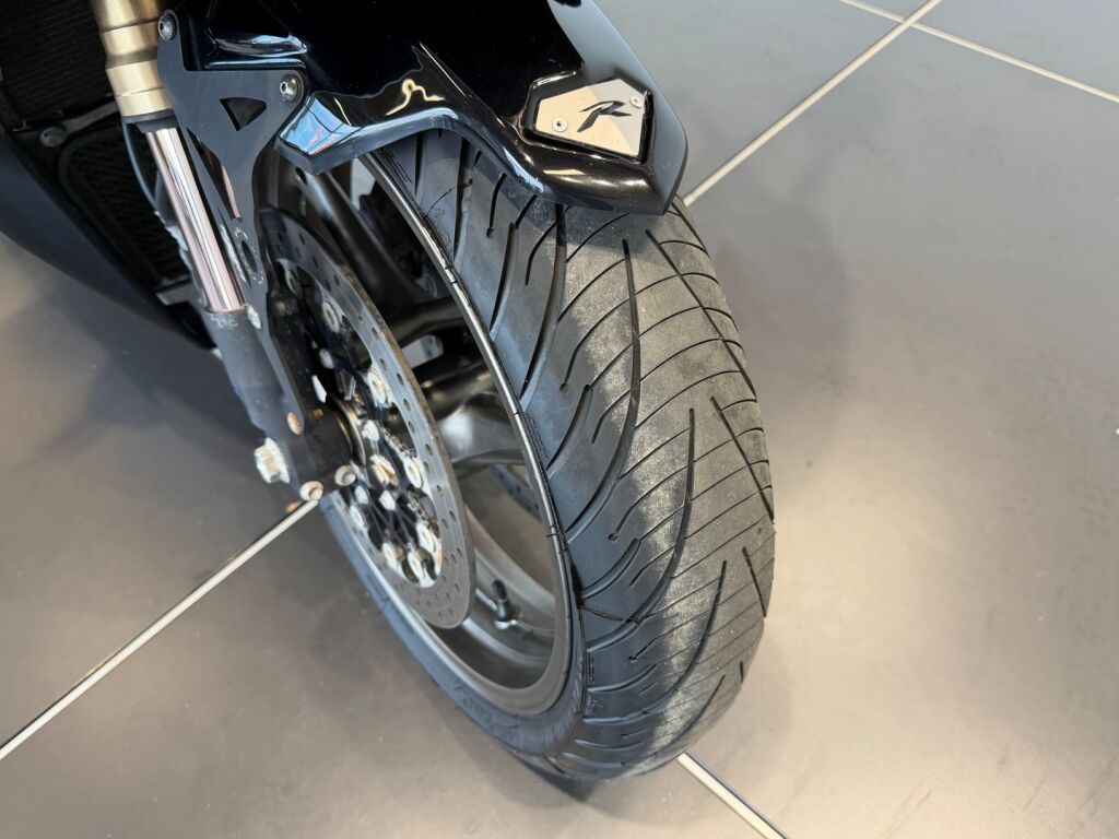 Suzuki GSX-R 2011 Musta