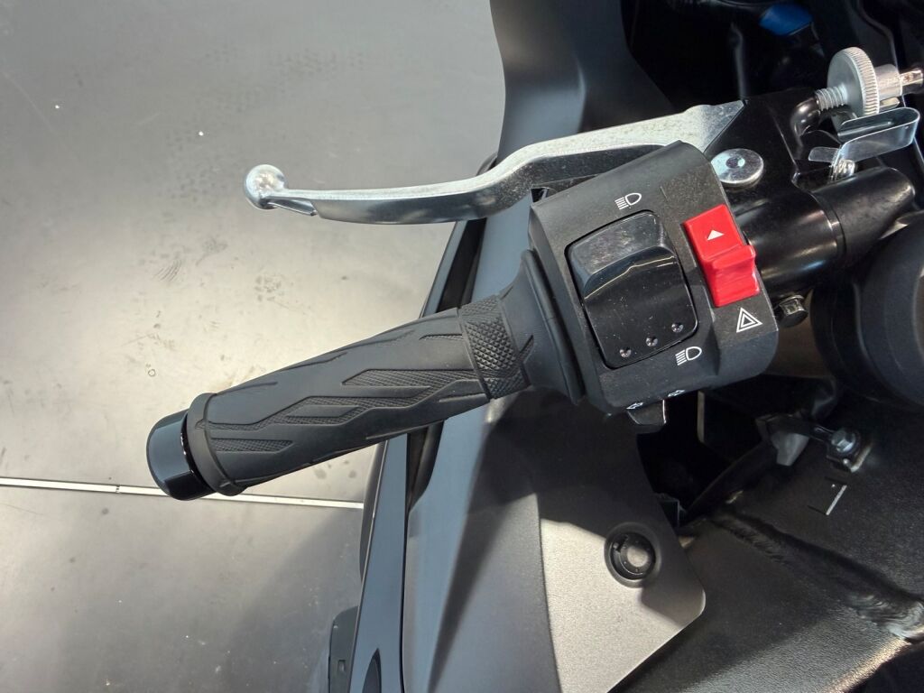 Suzuki GSX-R 2011 Musta