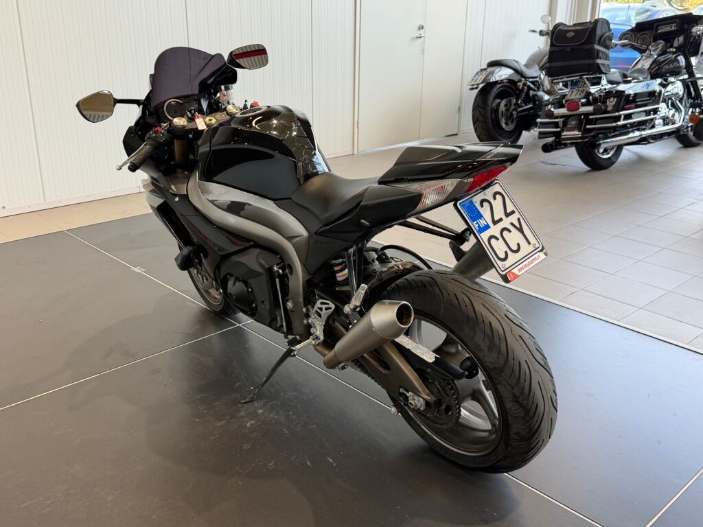 Suzuki GSX-R 2011 Musta
