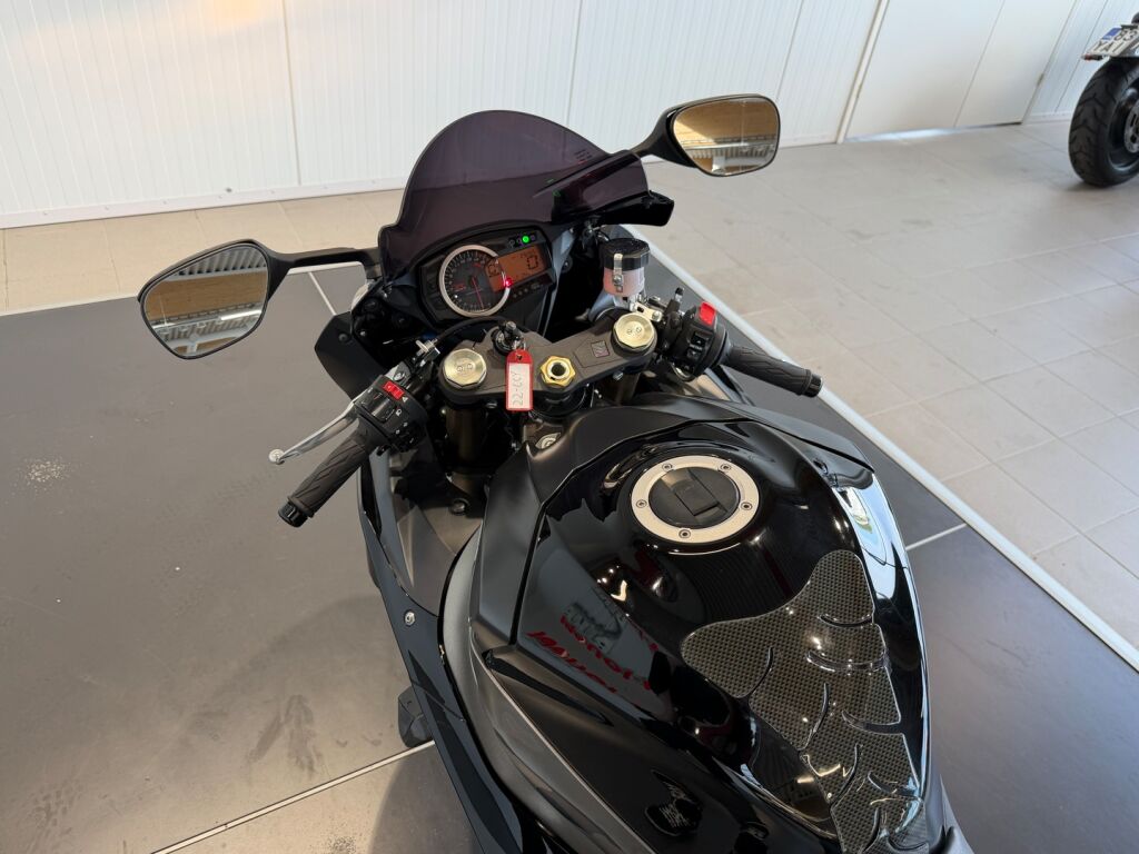 Suzuki GSX-R 2011 Musta