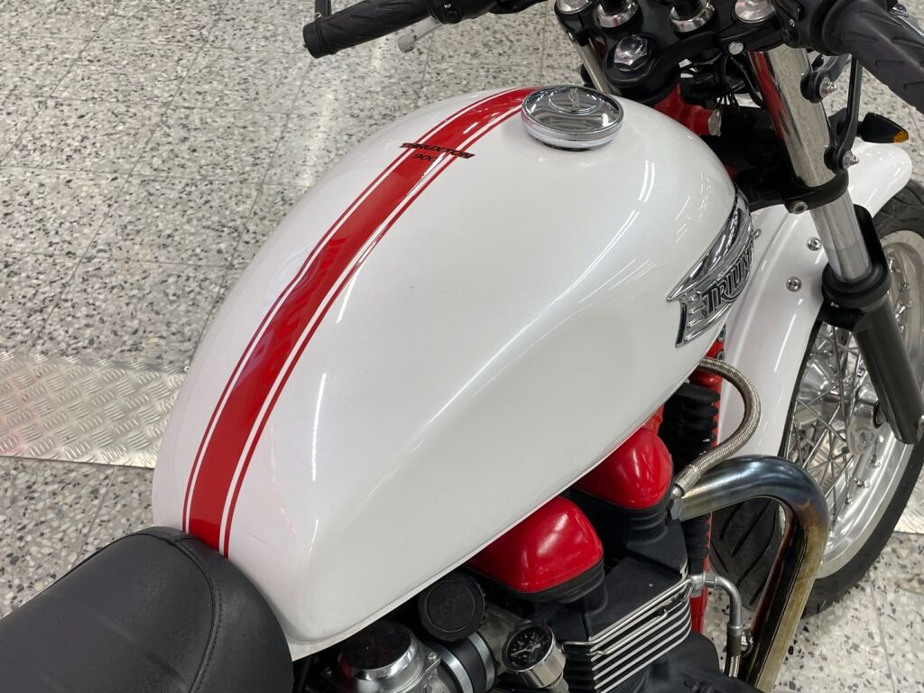 Triumph Thruxton 2011 JV O 2