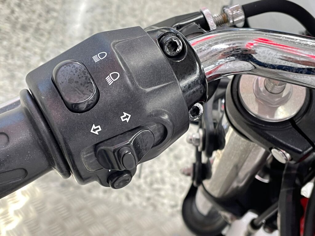 Triumph Thruxton 2011 JV O 2