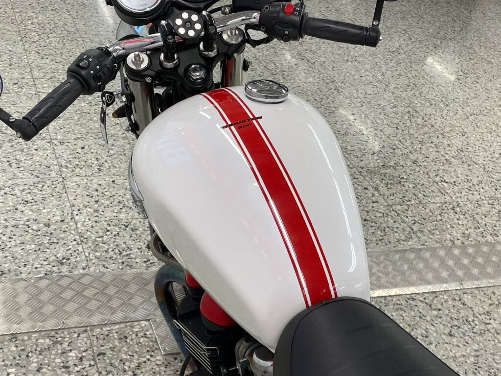 Triumph Thruxton 2011 JV O 2