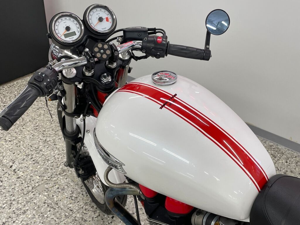 Triumph Thruxton 2011 JV O 2