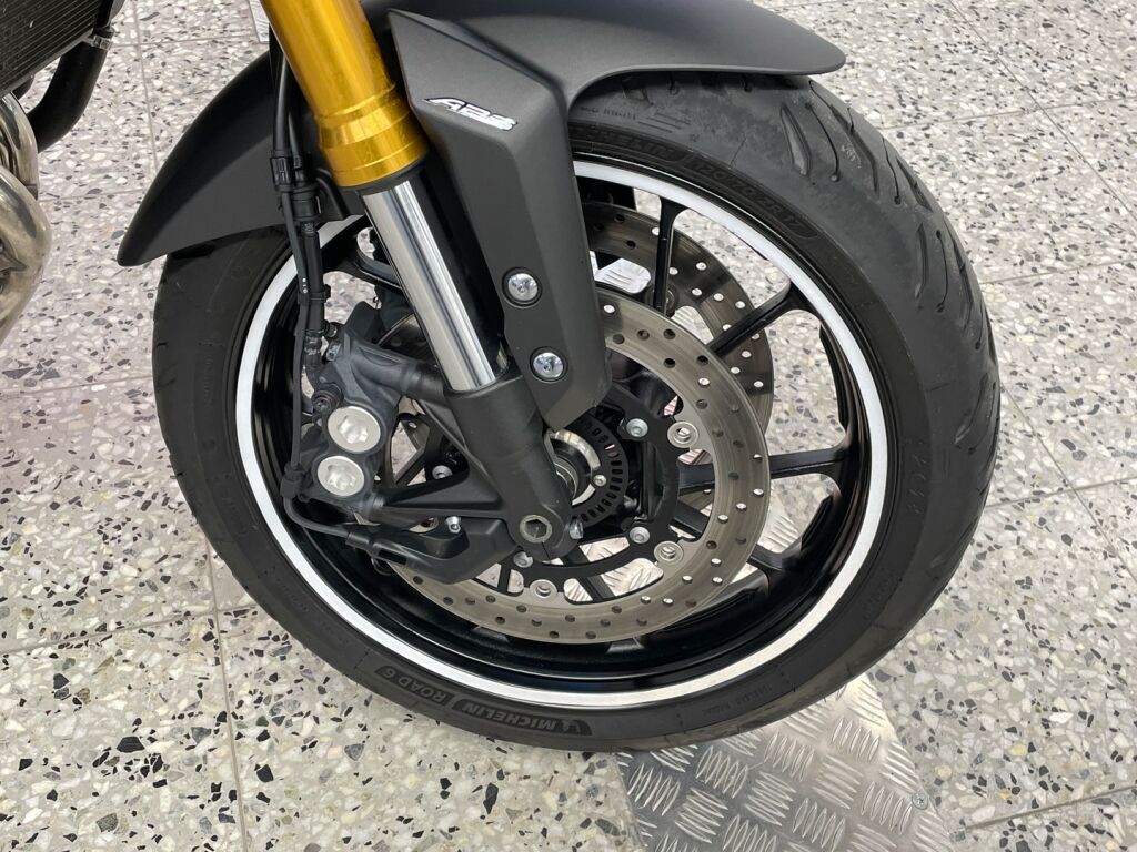 Yamaha MT-09 2016 Harmaa