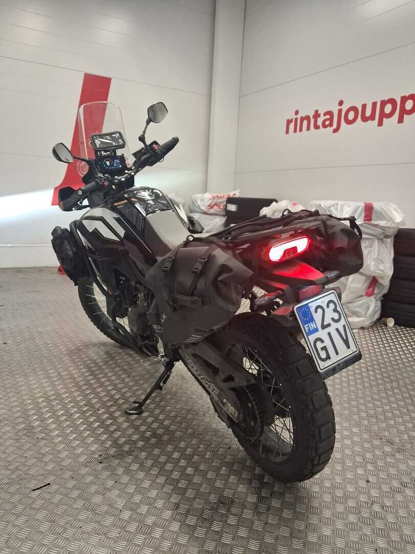 Cfmoto 450MT 2026 Musta