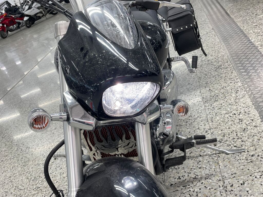Suzuki Intruder 2009 Musta