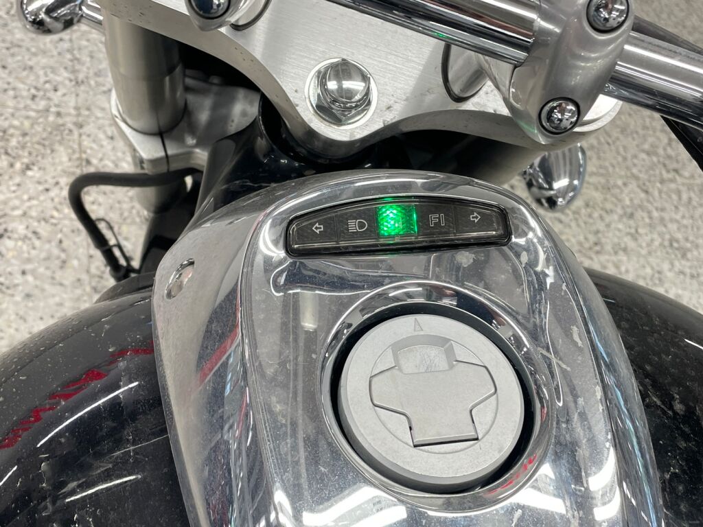 Suzuki Intruder 2009 Musta