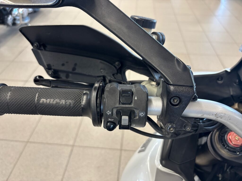 Ducati Multistrada 2011 Valkoinen