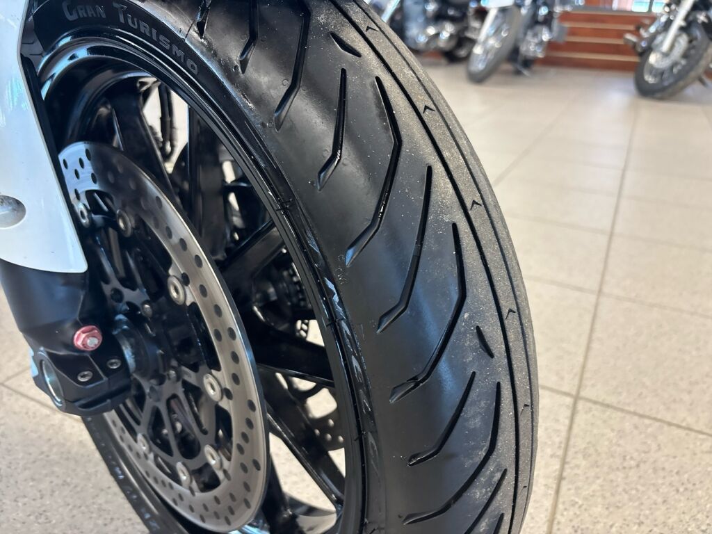 Ducati Multistrada 2011 Valkoinen