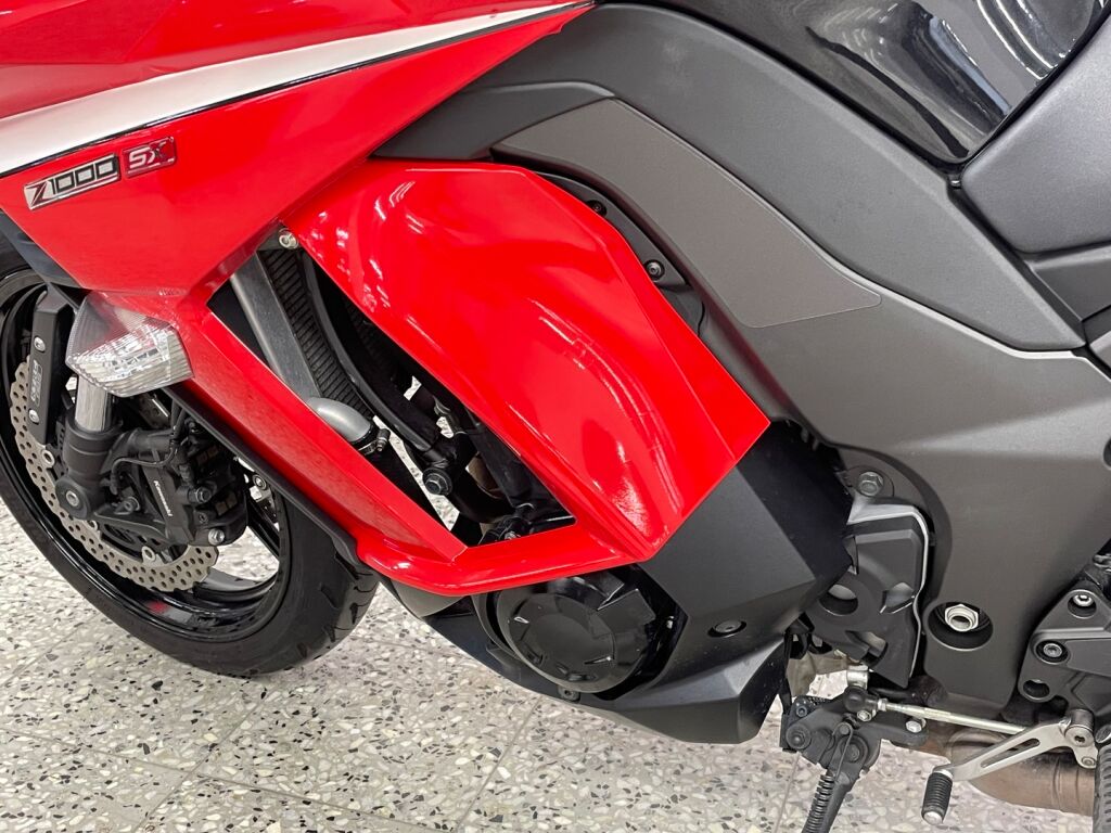 Kawasaki Z 2014 Musta