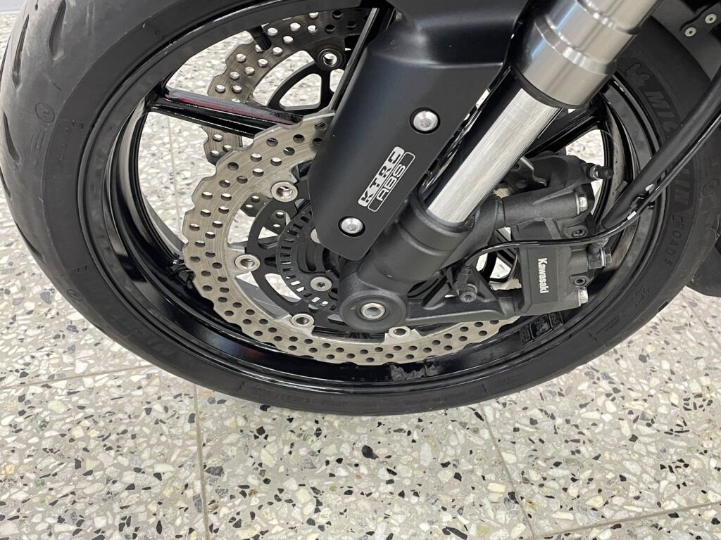 Kawasaki Z 2014 Musta