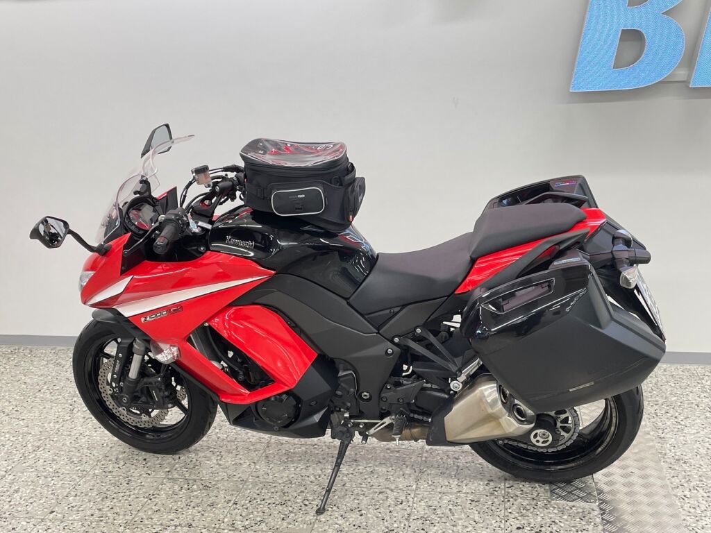 Kawasaki Z 2014 Musta