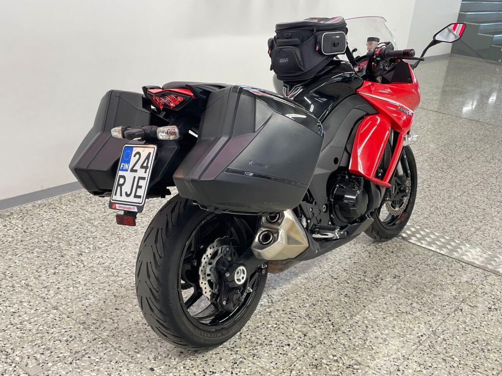 Kawasaki Z 2014 Musta