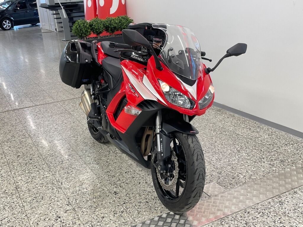 Kawasaki Z 2014 Musta