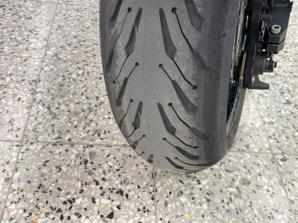 Kawasaki Z 2014 Musta