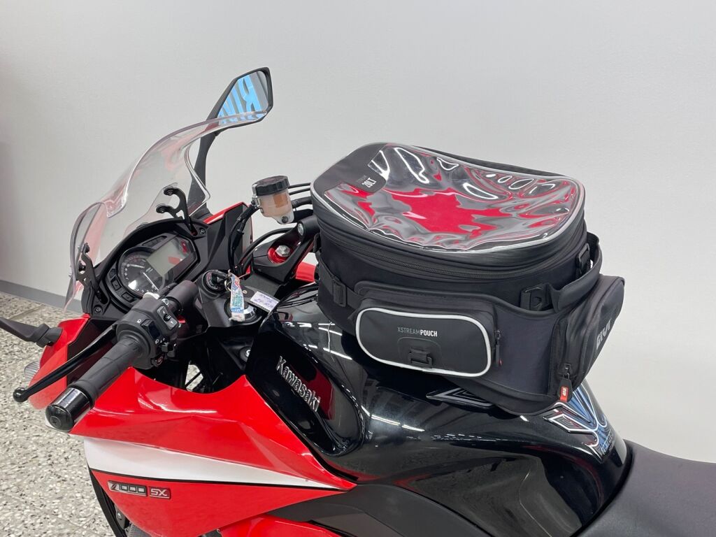 Kawasaki Z 2014 Musta