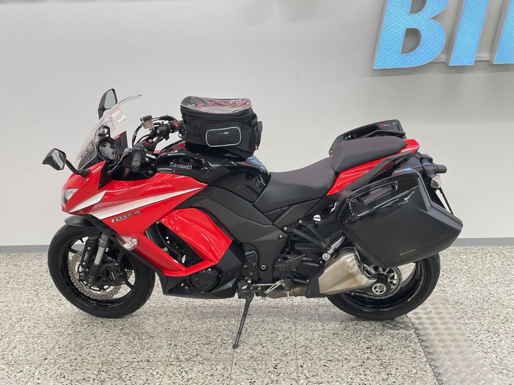 Kawasaki Z 2014 Musta