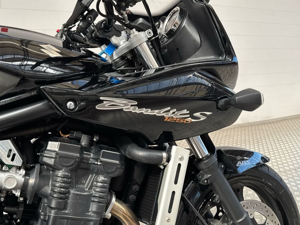 Suzuki GSF 2011 
