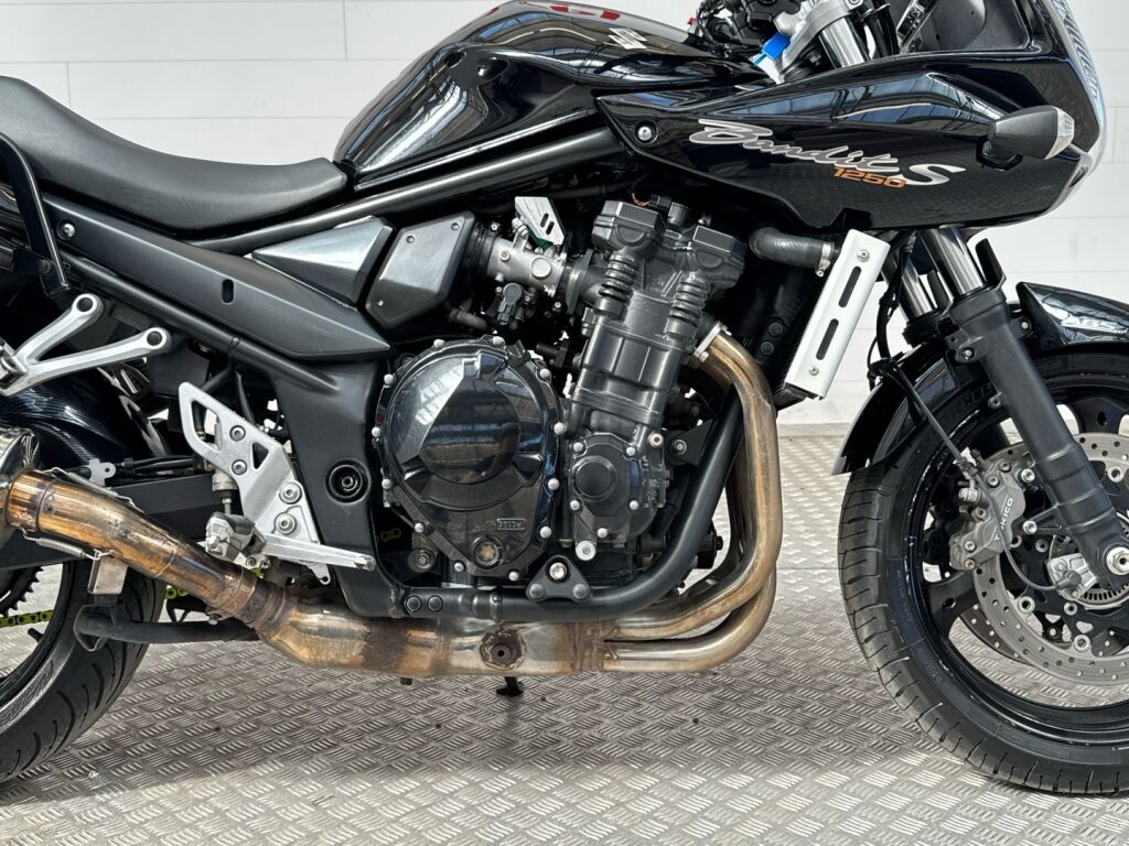 Suzuki GSF 2011 