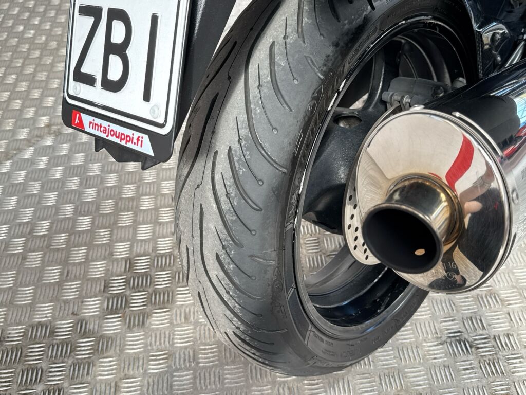 Suzuki GSF 2011 