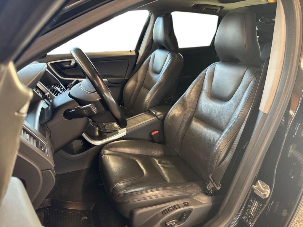 Volvo XC60 2014 Musta