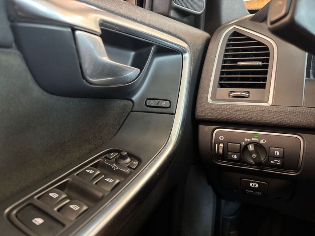 Volvo XC60 2014 Musta