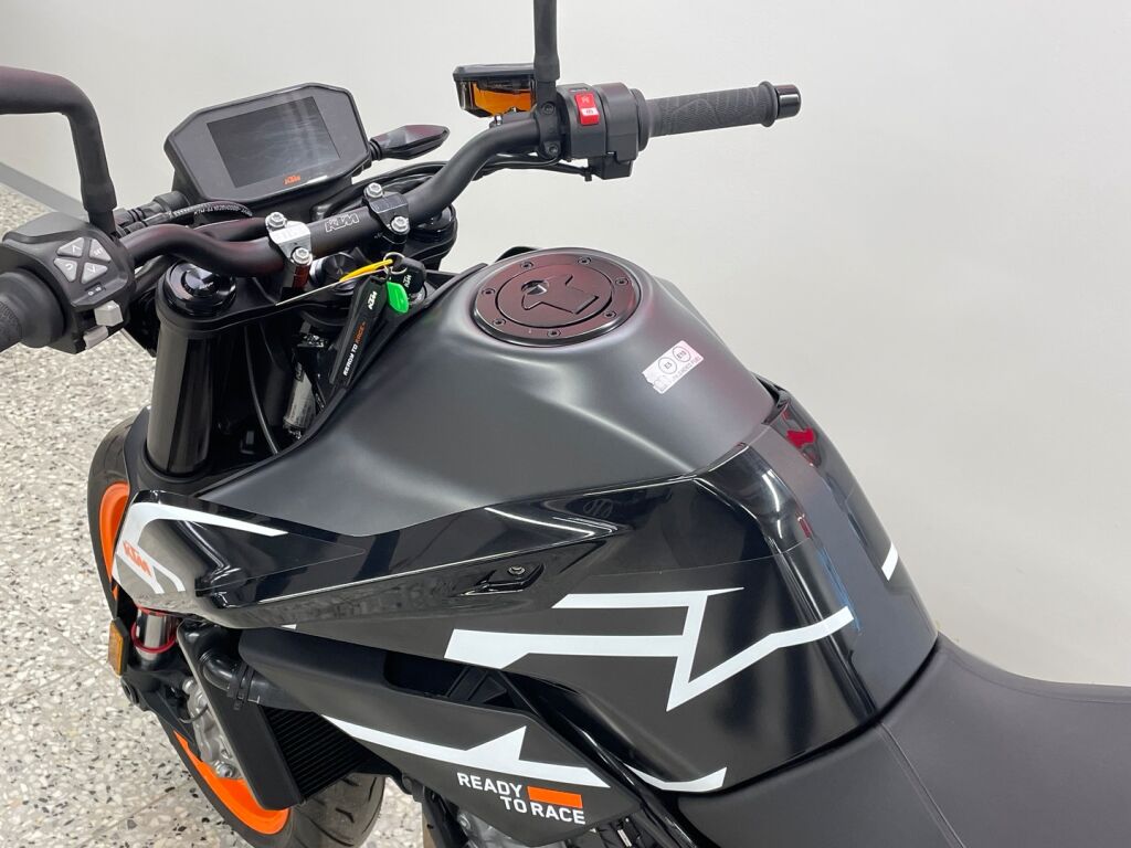 Ktm 890 2023 