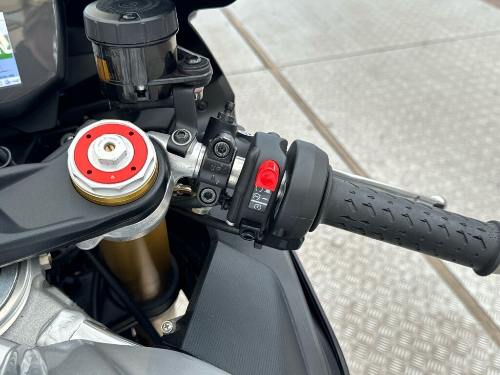 Aprilia RSV4 2017 Harmaa