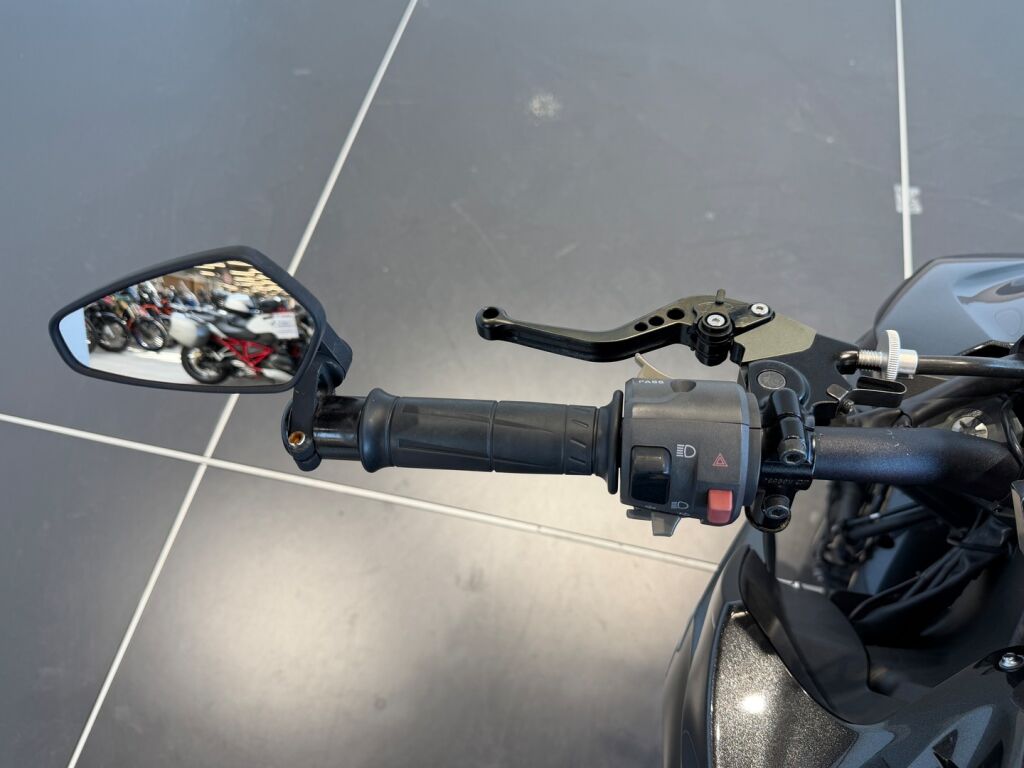 Kawasaki Z 2015 Harmaa