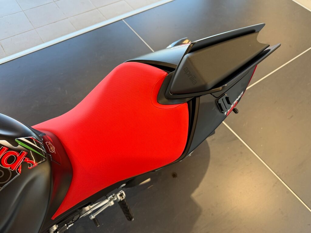 Aprilia TUONO 2023 
