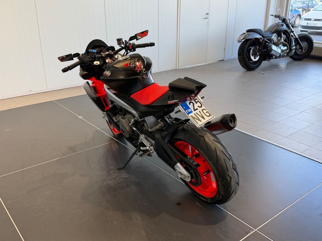 Aprilia TUONO 2023 