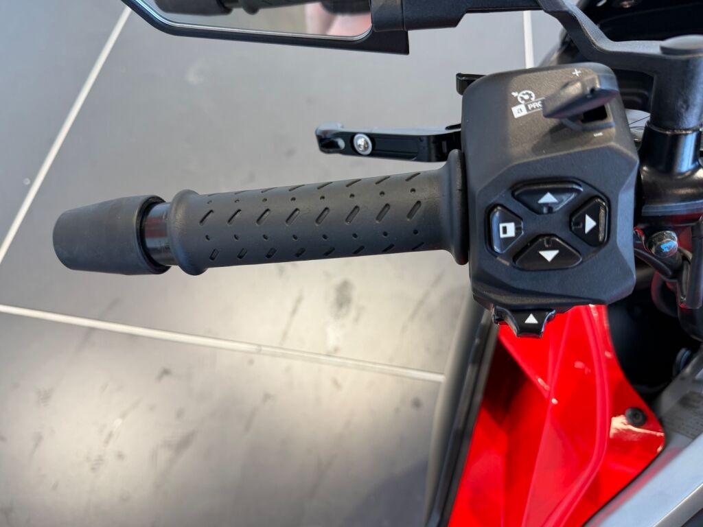 Aprilia TUONO 2023 