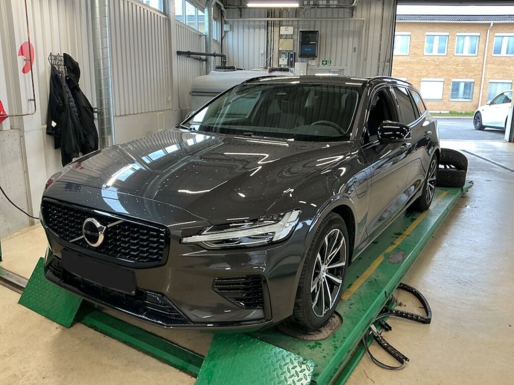 Volvo V60 2025 