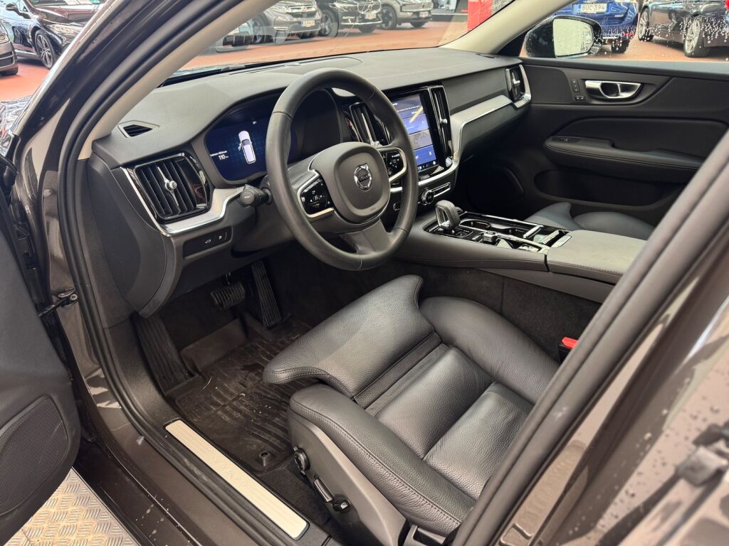 Volvo V60 2025 