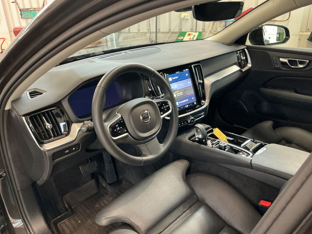 Volvo V60 2025 