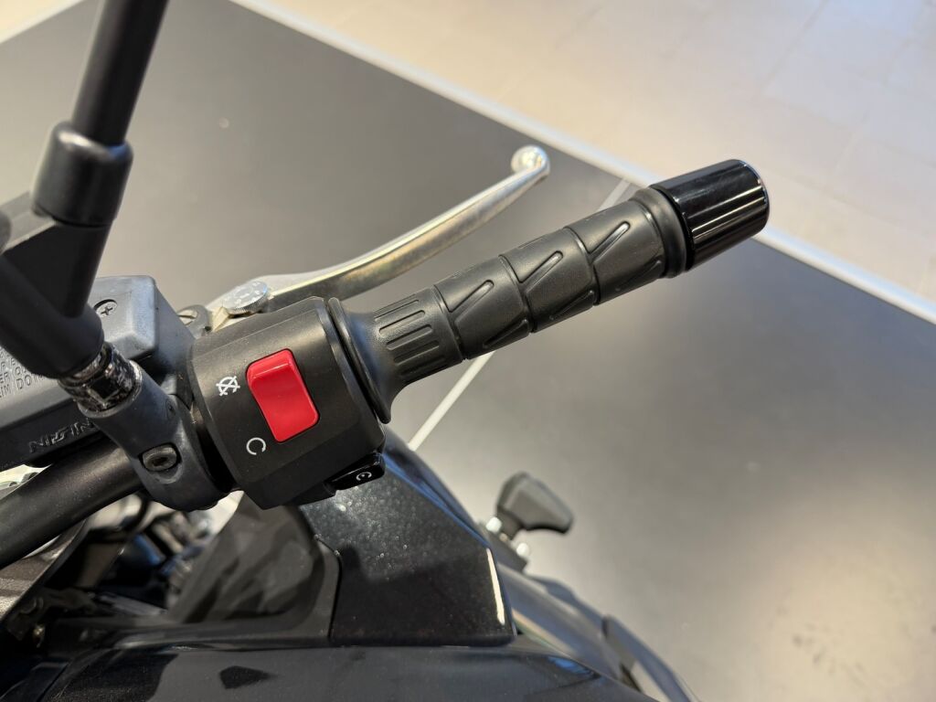 Kawasaki Z 2016 Musta