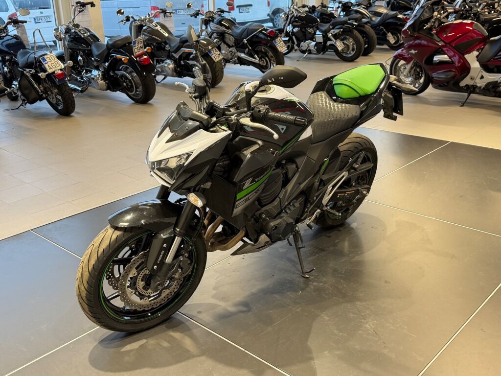 Kawasaki Z 2016 Musta