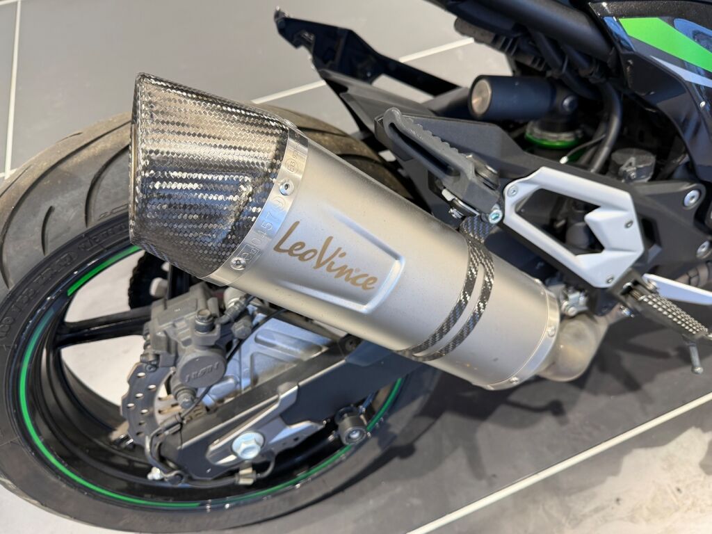 Kawasaki Z 2016 Musta