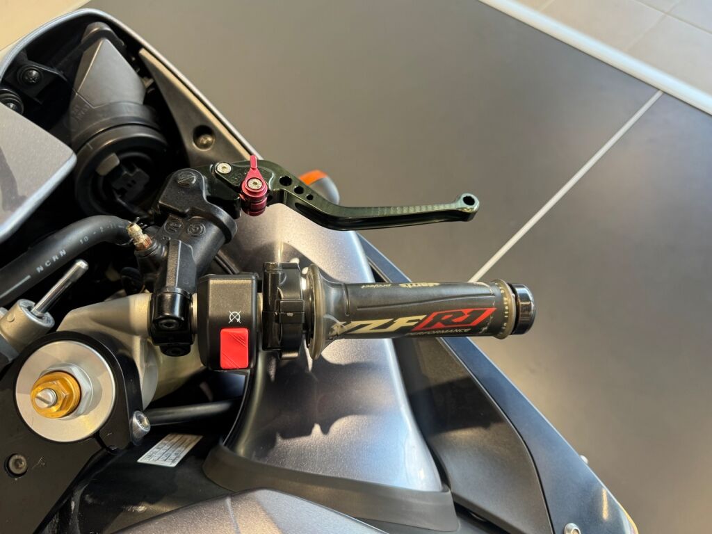 Yamaha YZF-R1 2006 Musta