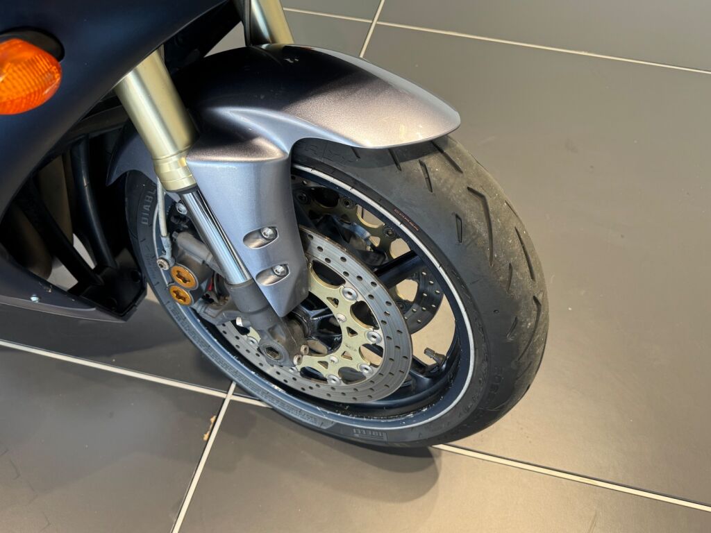 Yamaha YZF-R1 2006 Musta