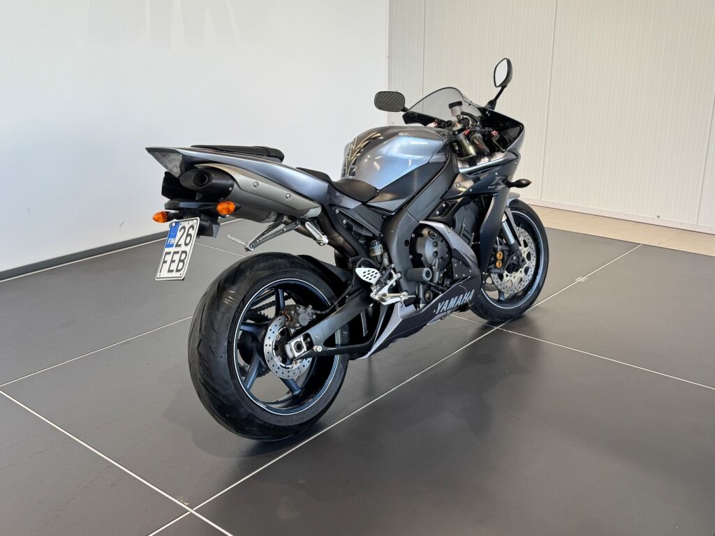 Yamaha YZF-R1 2006 Musta