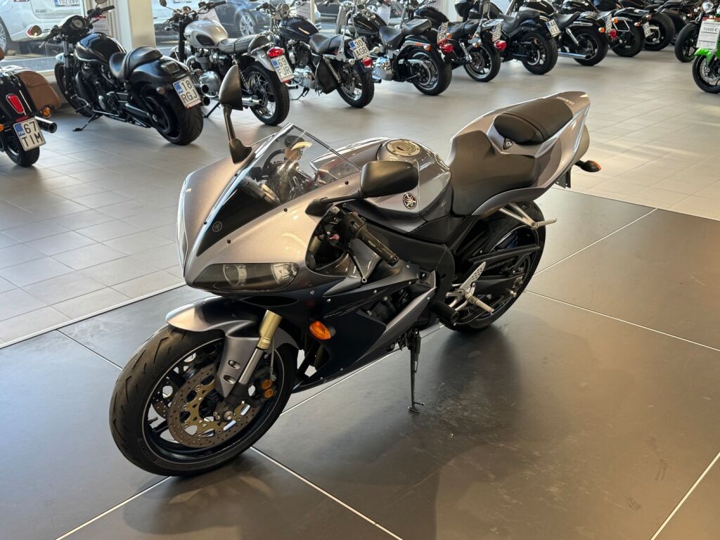 Yamaha YZF-R1 2006 Musta