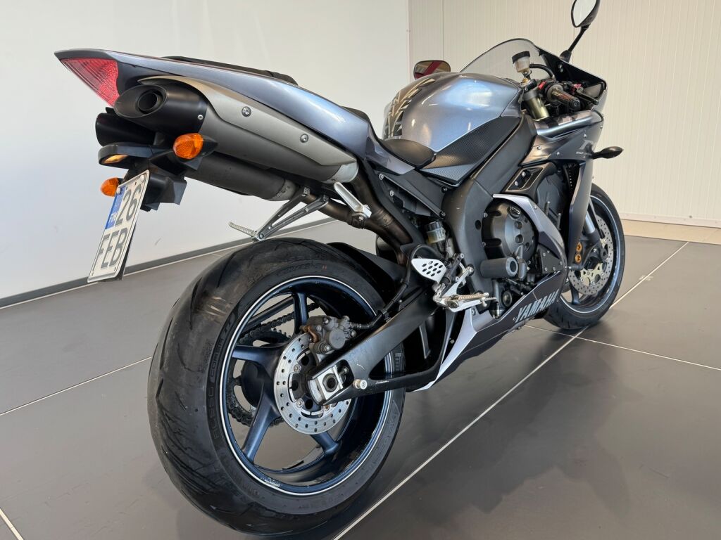Yamaha YZF-R1 2006 Musta