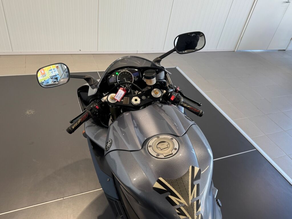 Yamaha YZF-R1 2006 Musta